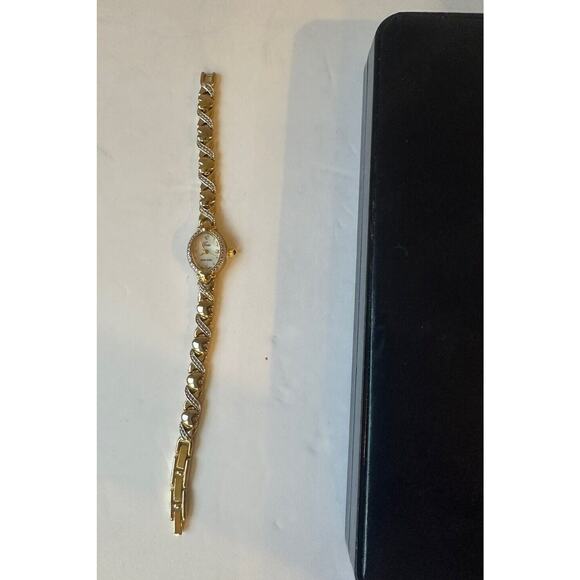 Tres Wrist Watch with Genuine Diamond Accents Gold Tone Hearts Design - Picture 7 of 7